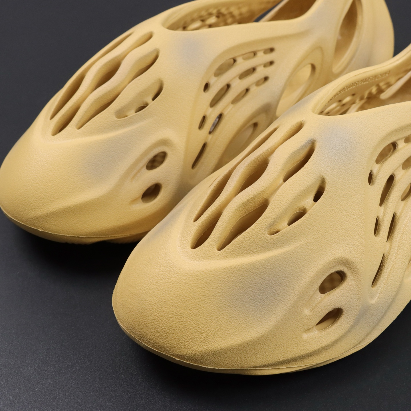 Crocs Yeezy Basic Shoes M