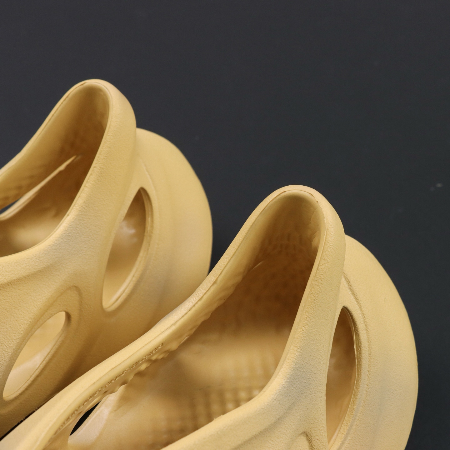 Crocs Yeezy Basic Shoes M