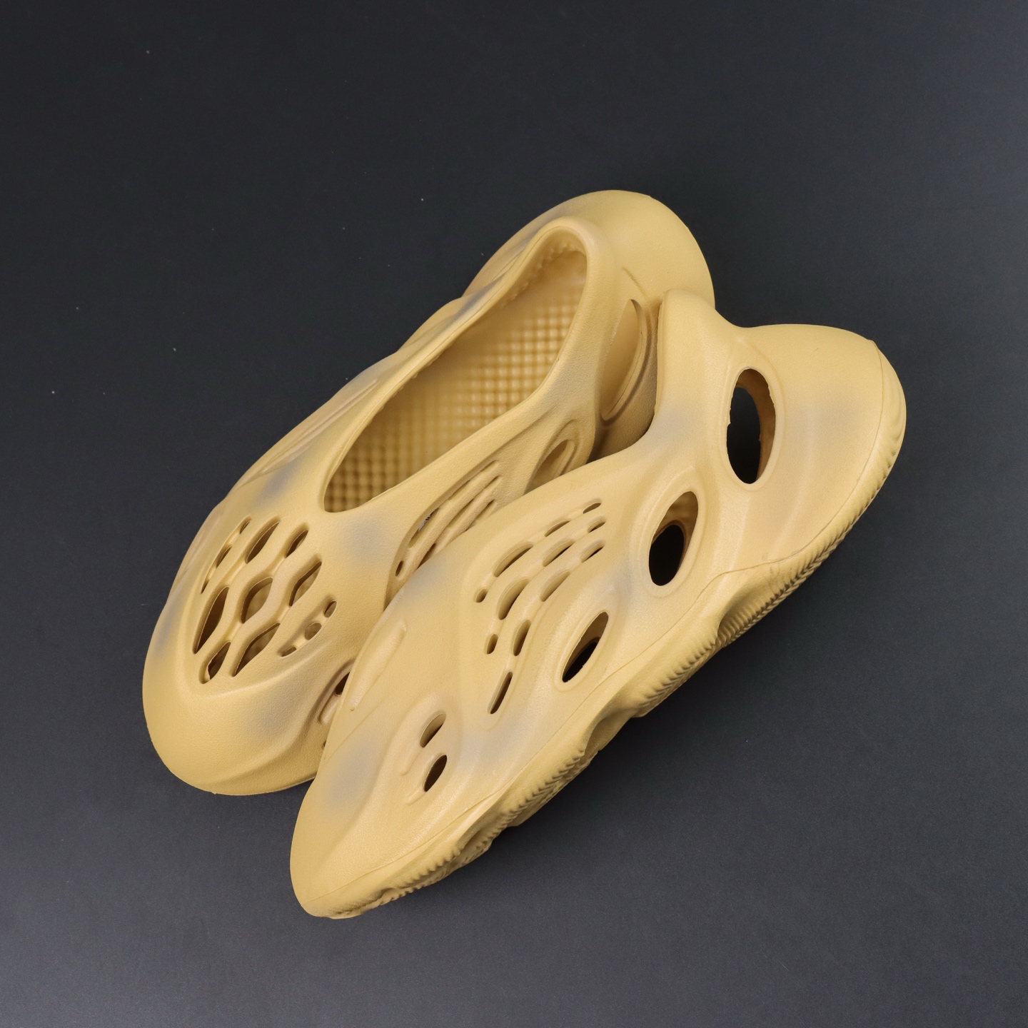 Crocs Yeezy Basic Shoes M