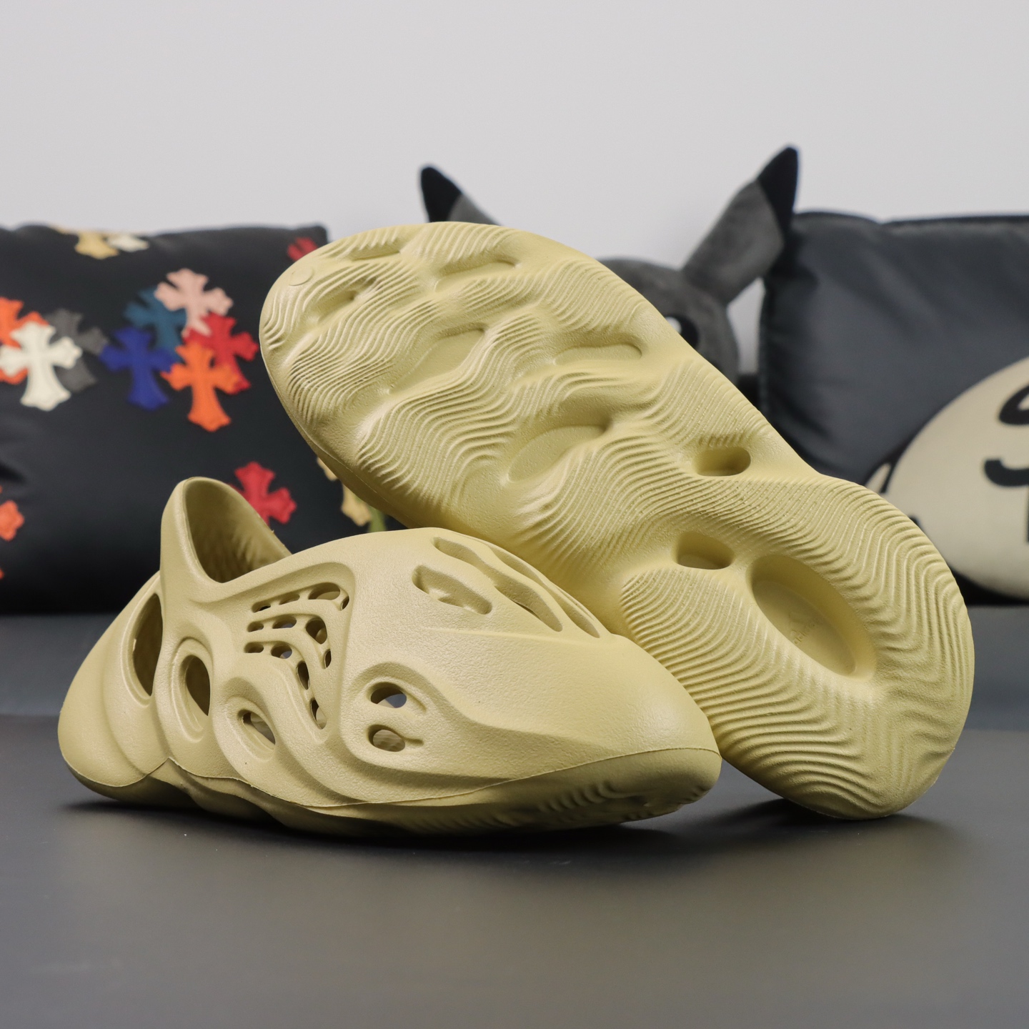 Crocs Yeezy Basic Shoes M