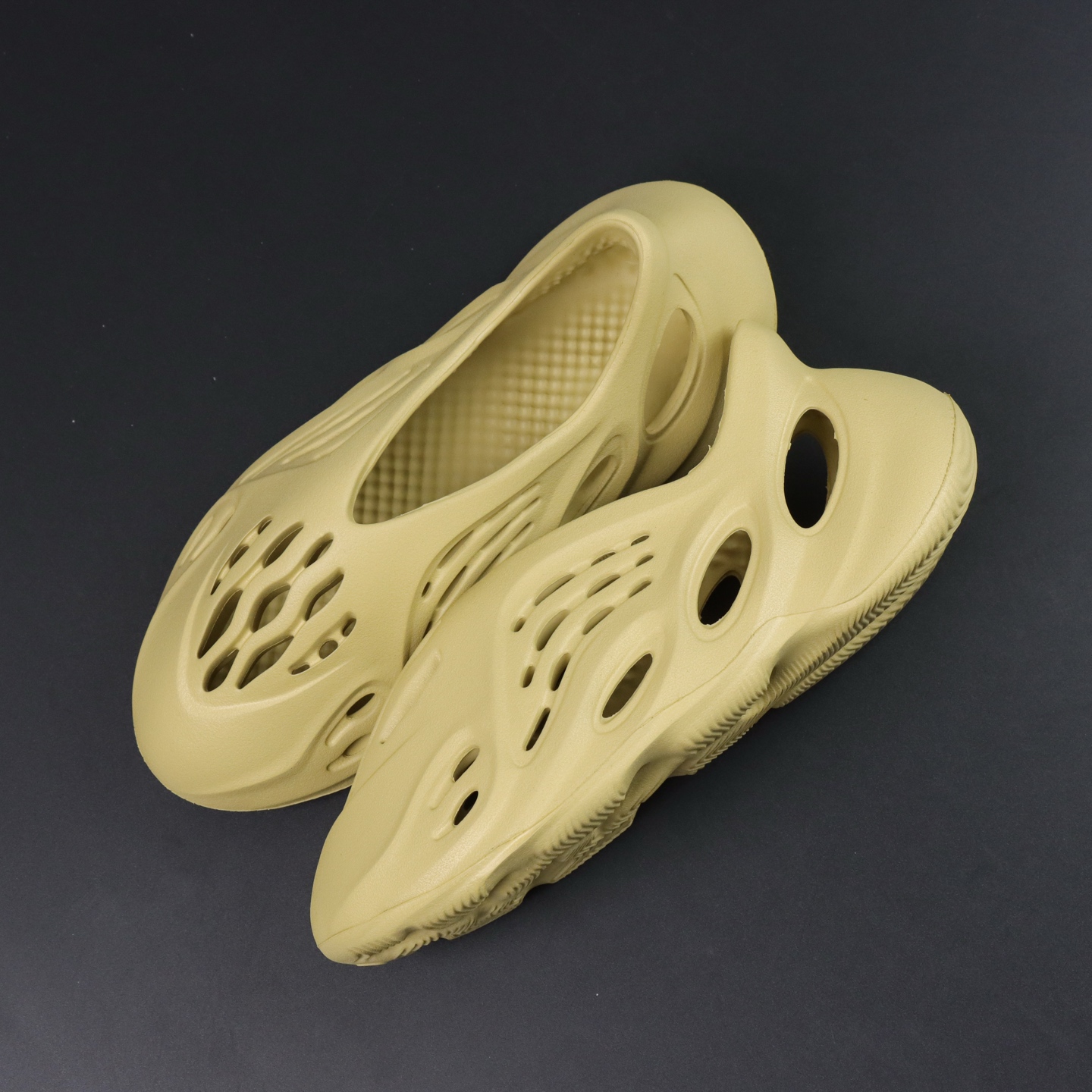 Crocs Yeezy Basic Shoes M