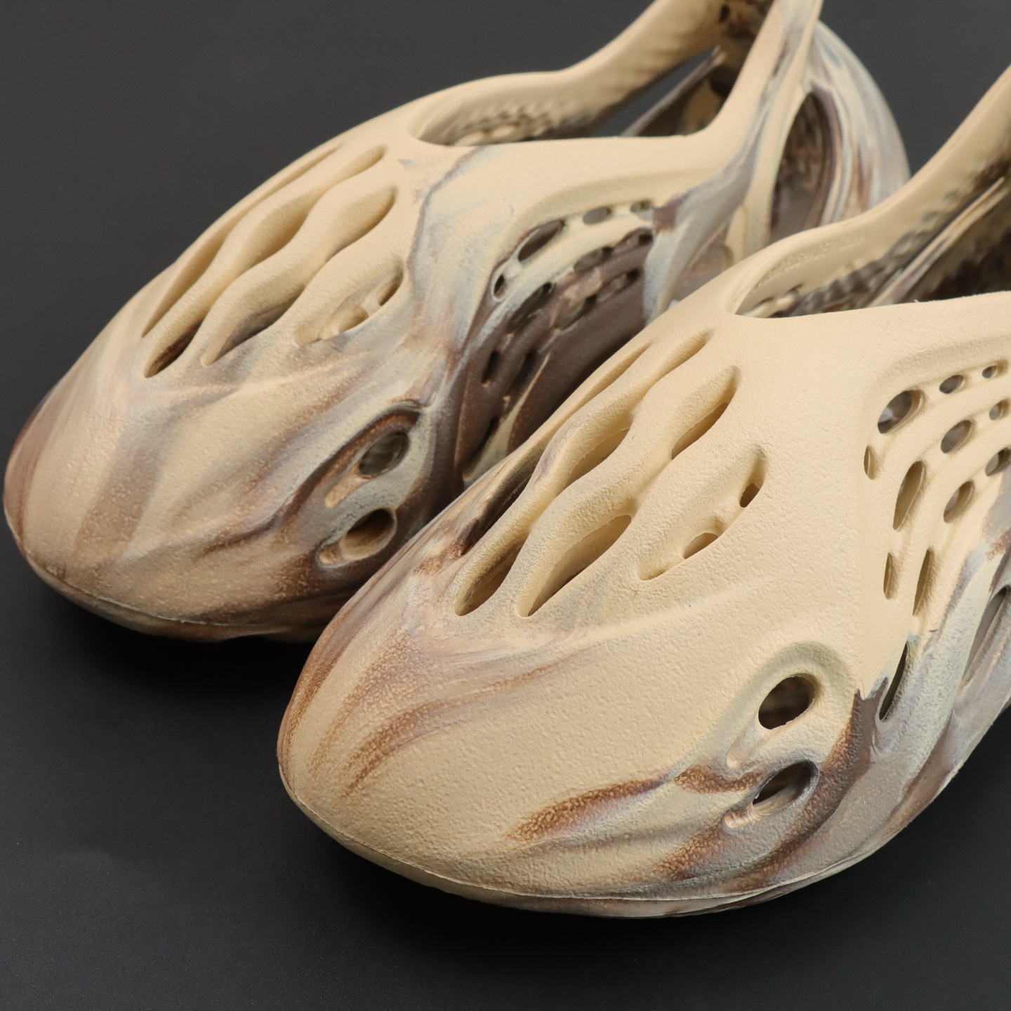 Crocs Yeezy Basic Shoes M