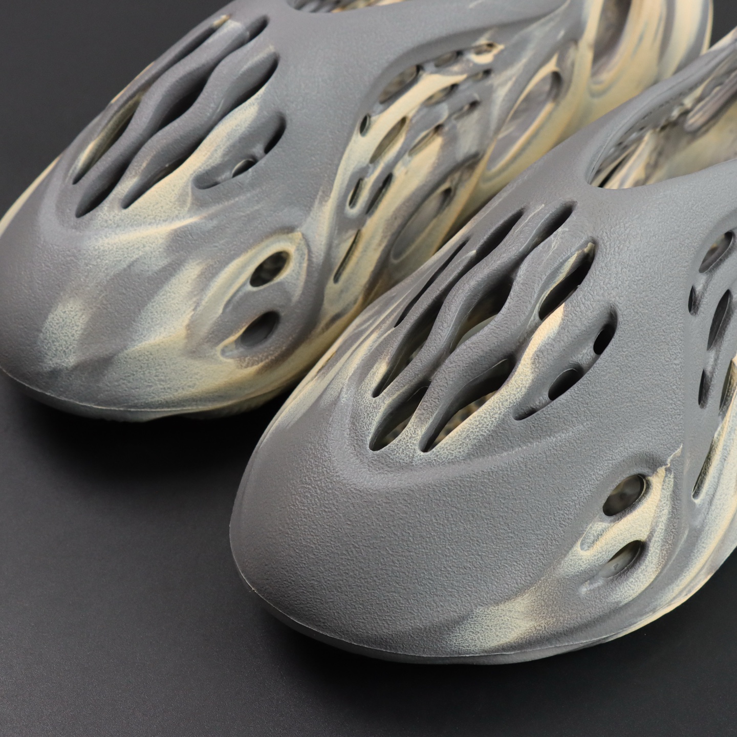 Crocs Yeezy Basic Shoes M