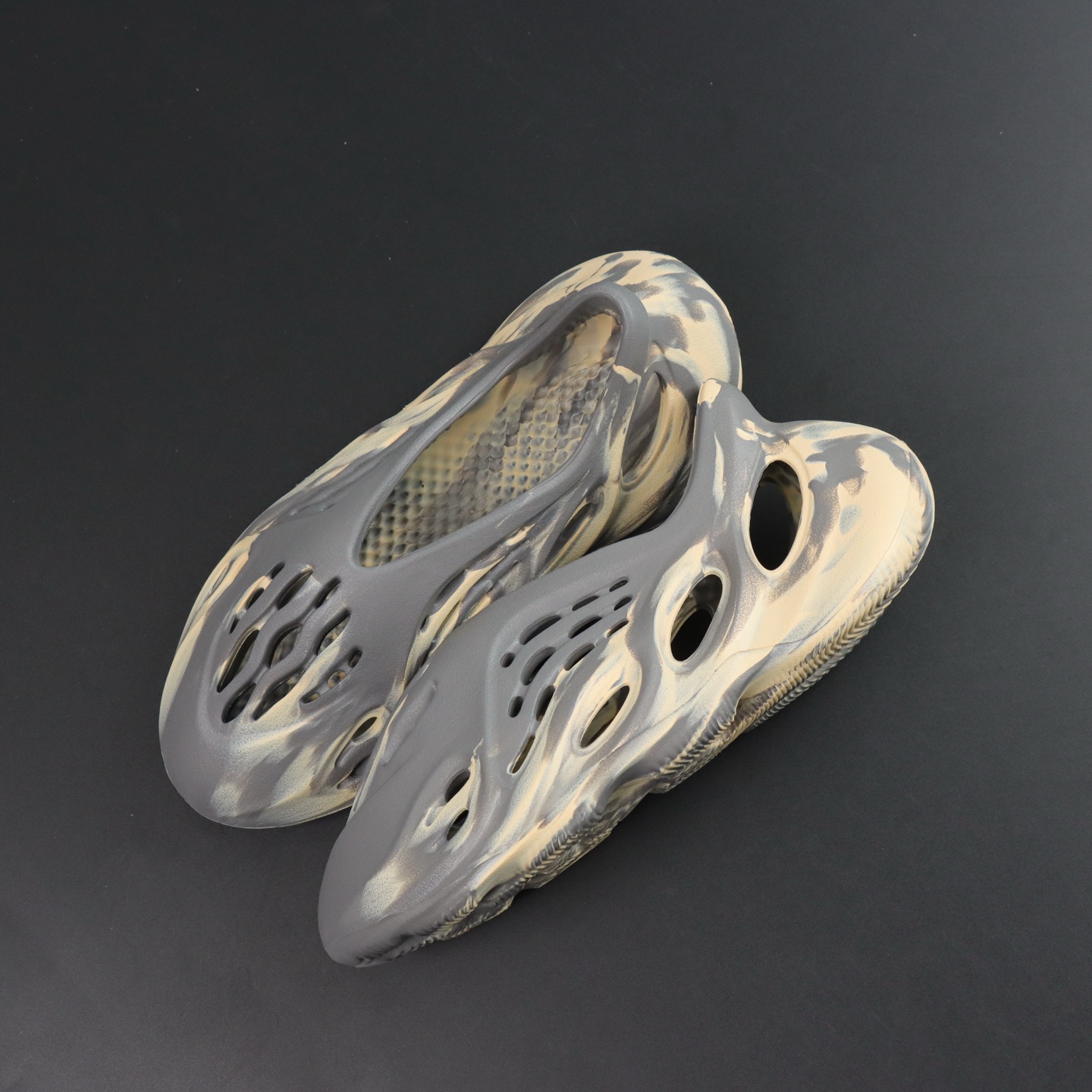 Crocs Yeezy Basic Shoes M