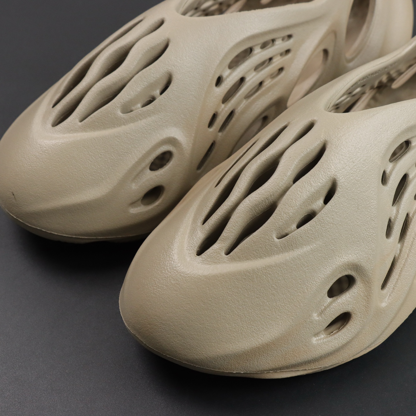 Crocs Yeezy Basic Shoes M