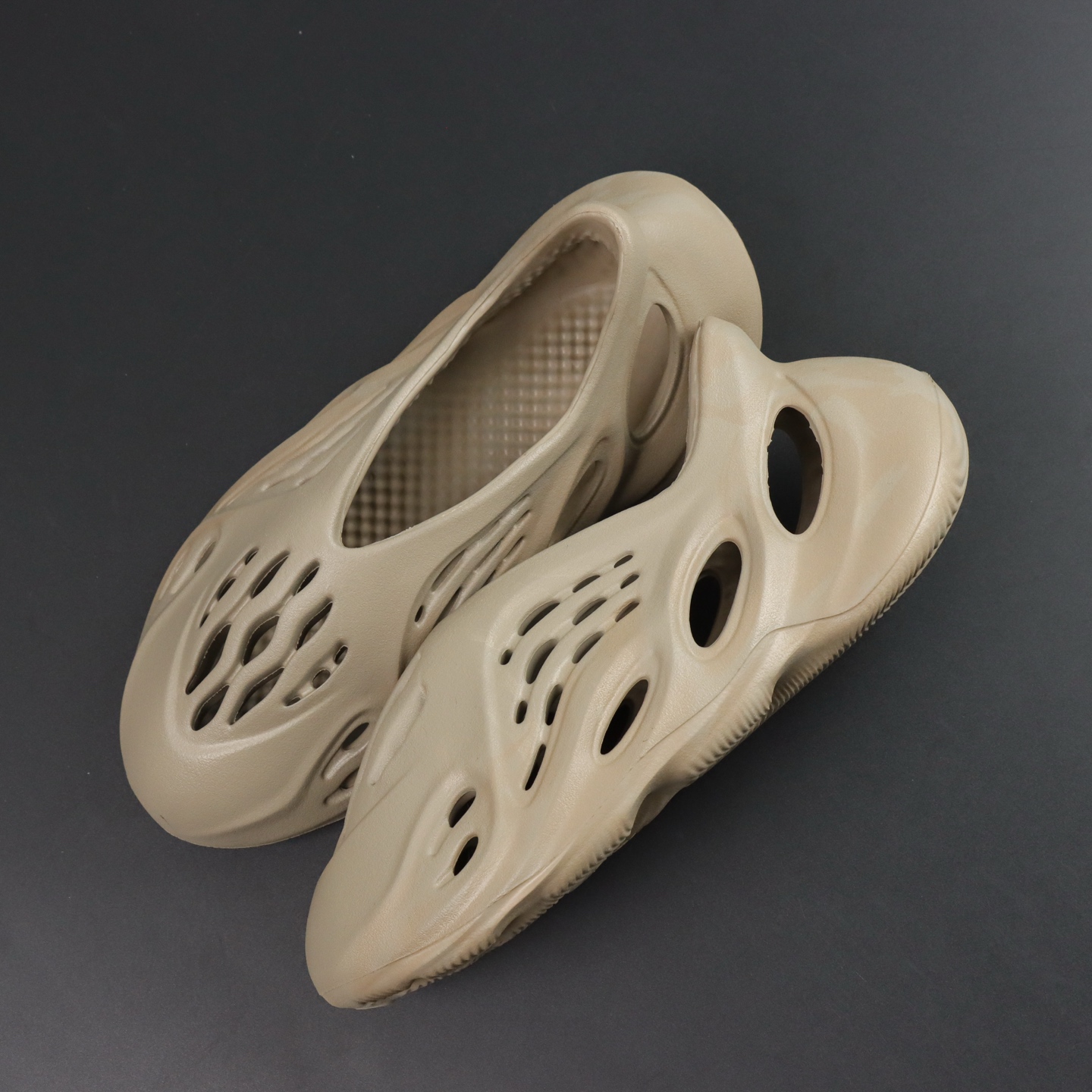 Crocs Yeezy Basic Shoes M