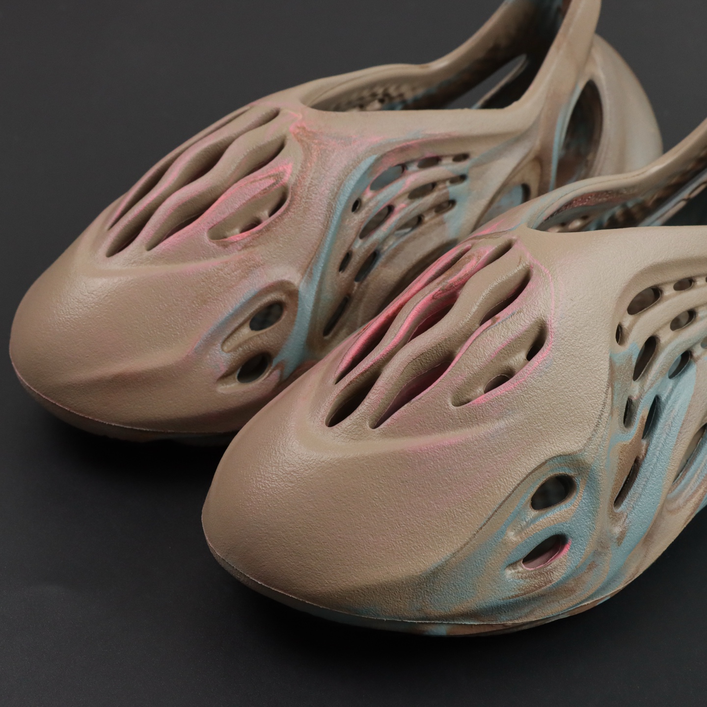 Crocs Yeezy Basic Shoes M