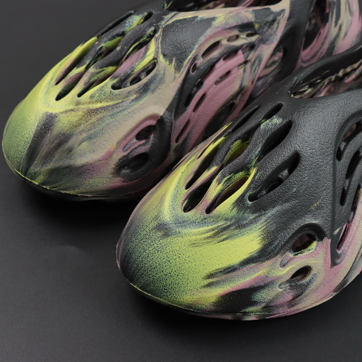 Crocs Yeezy Basic Shoes M