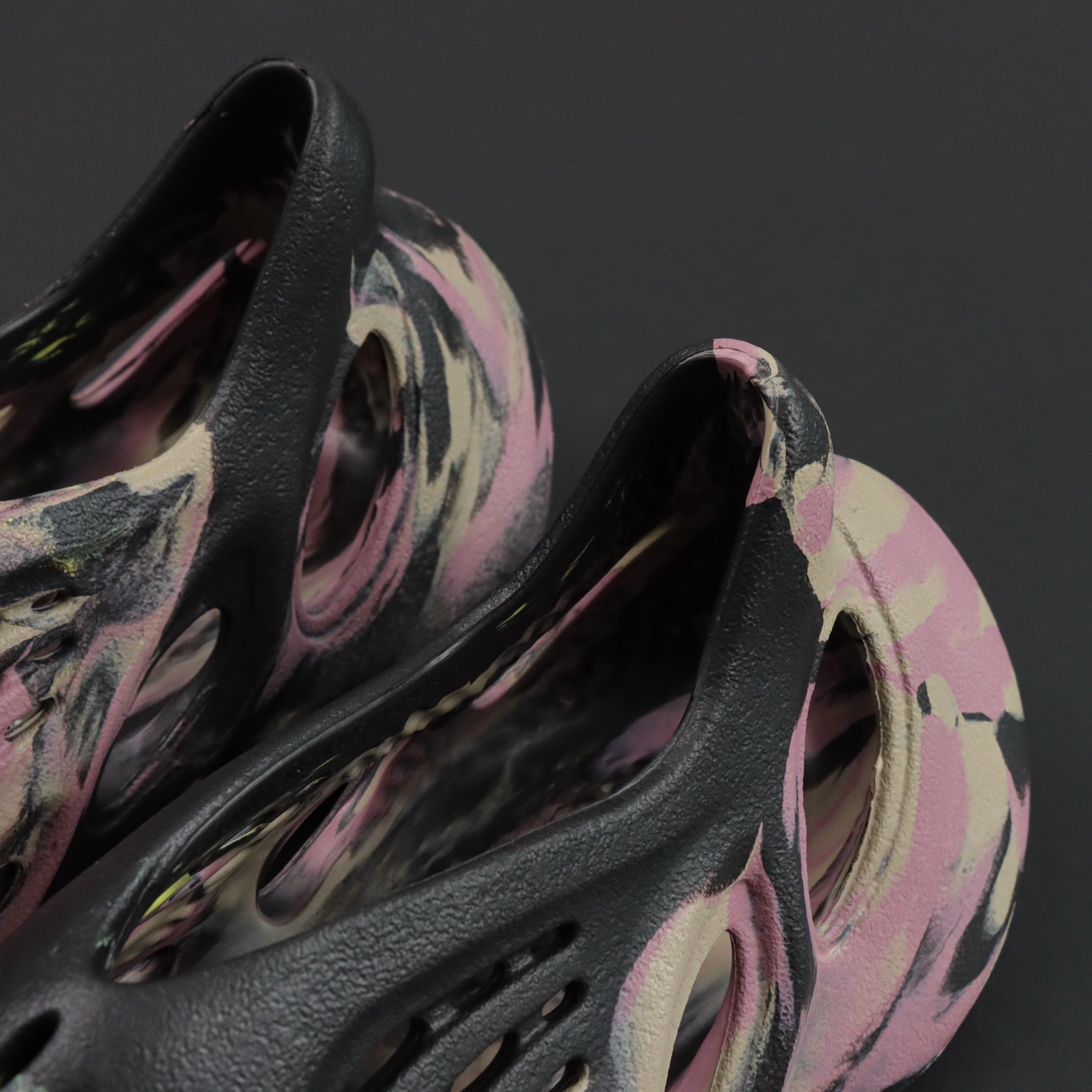 Crocs Yeezy Basic Shoes M