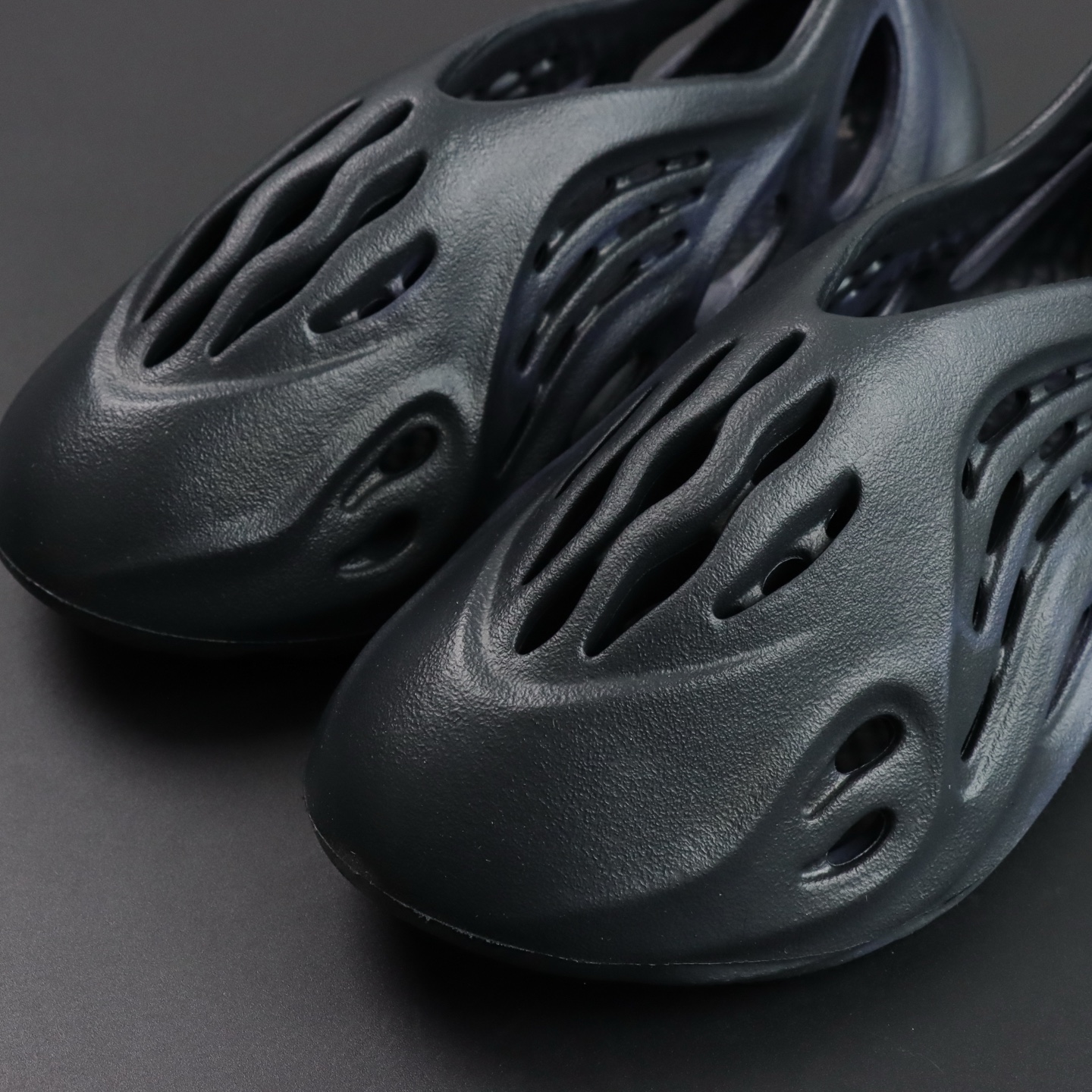 Crocs Yeezy Basic Shoes M