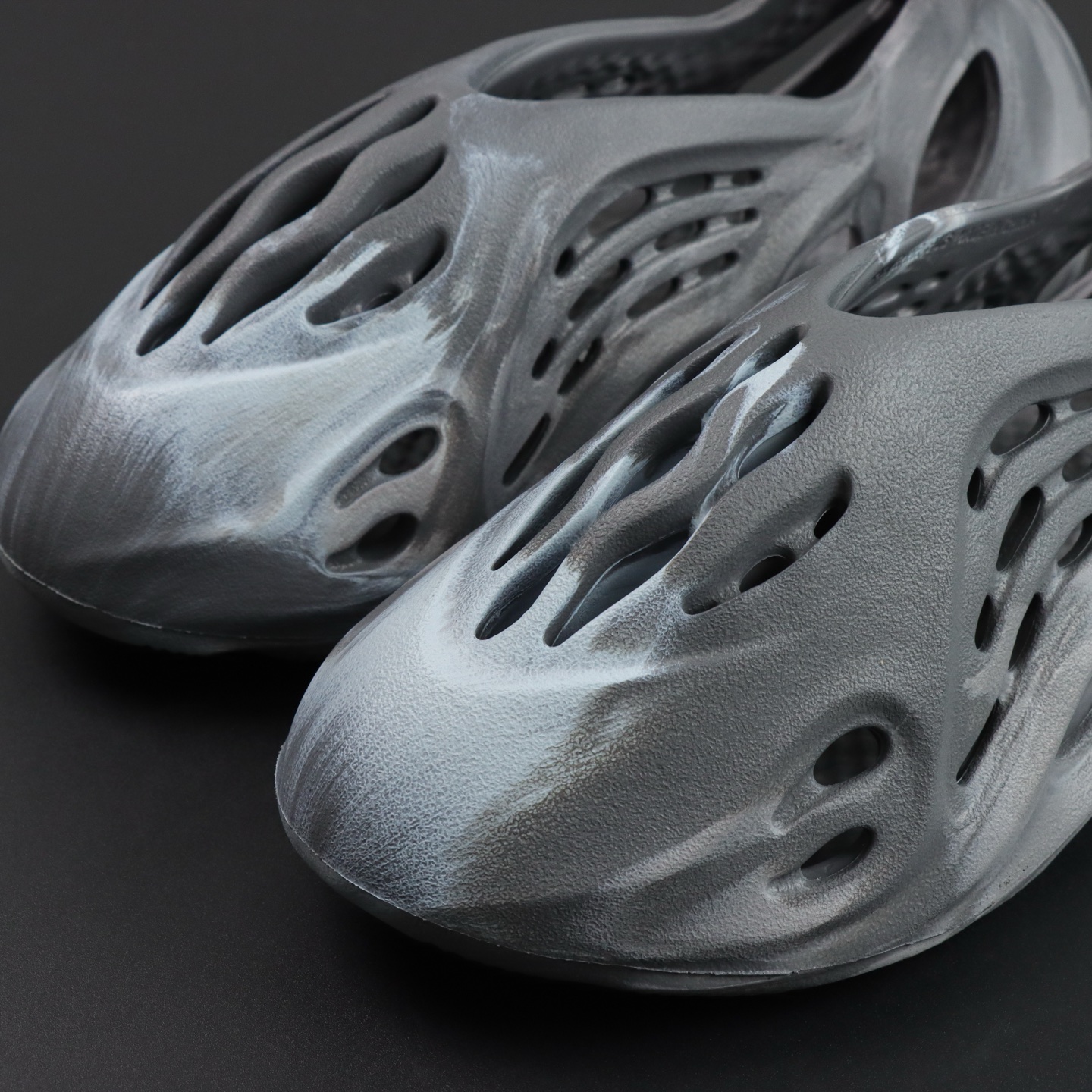 Crocs Yeezy Basic Shoes M