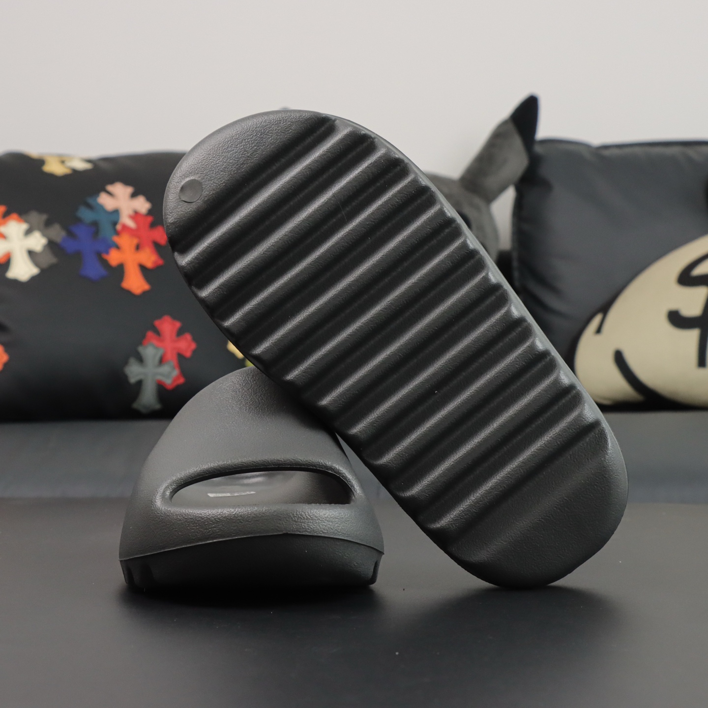 Yeezy Slippers Black L-s