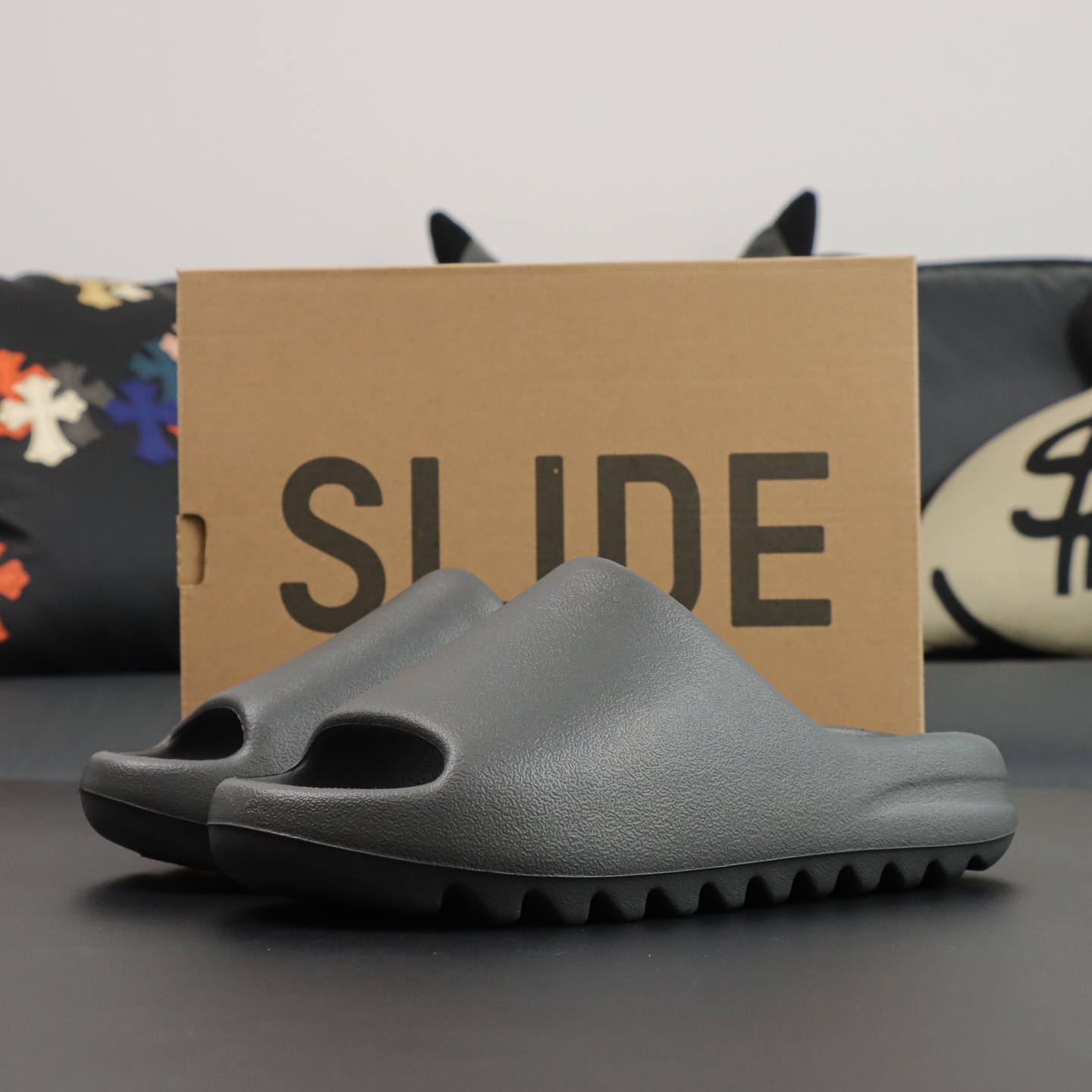 Yeezy Slippers Black L-s