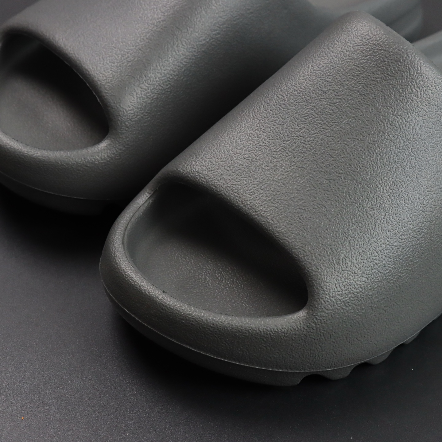 Yeezy Slippers Black L-s