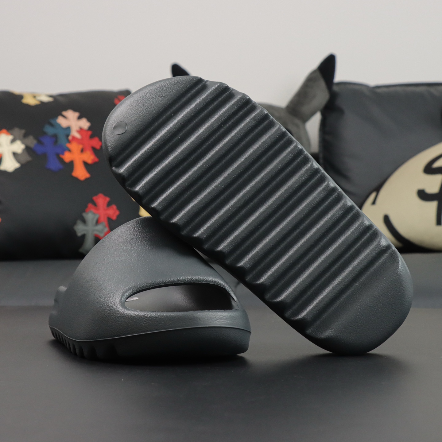 Yeezy Slippers Black L-s