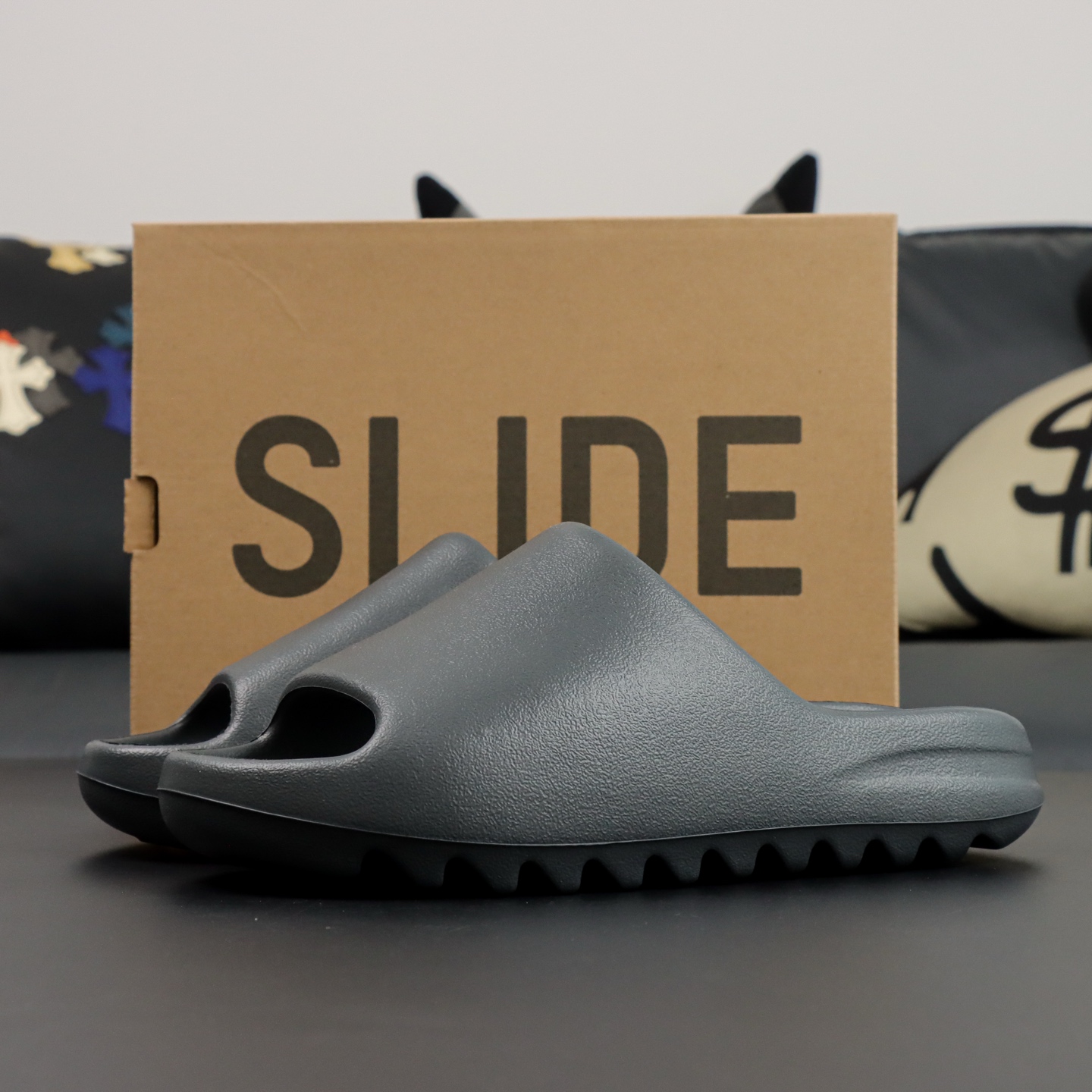 Yeezy Slippers Black L-s