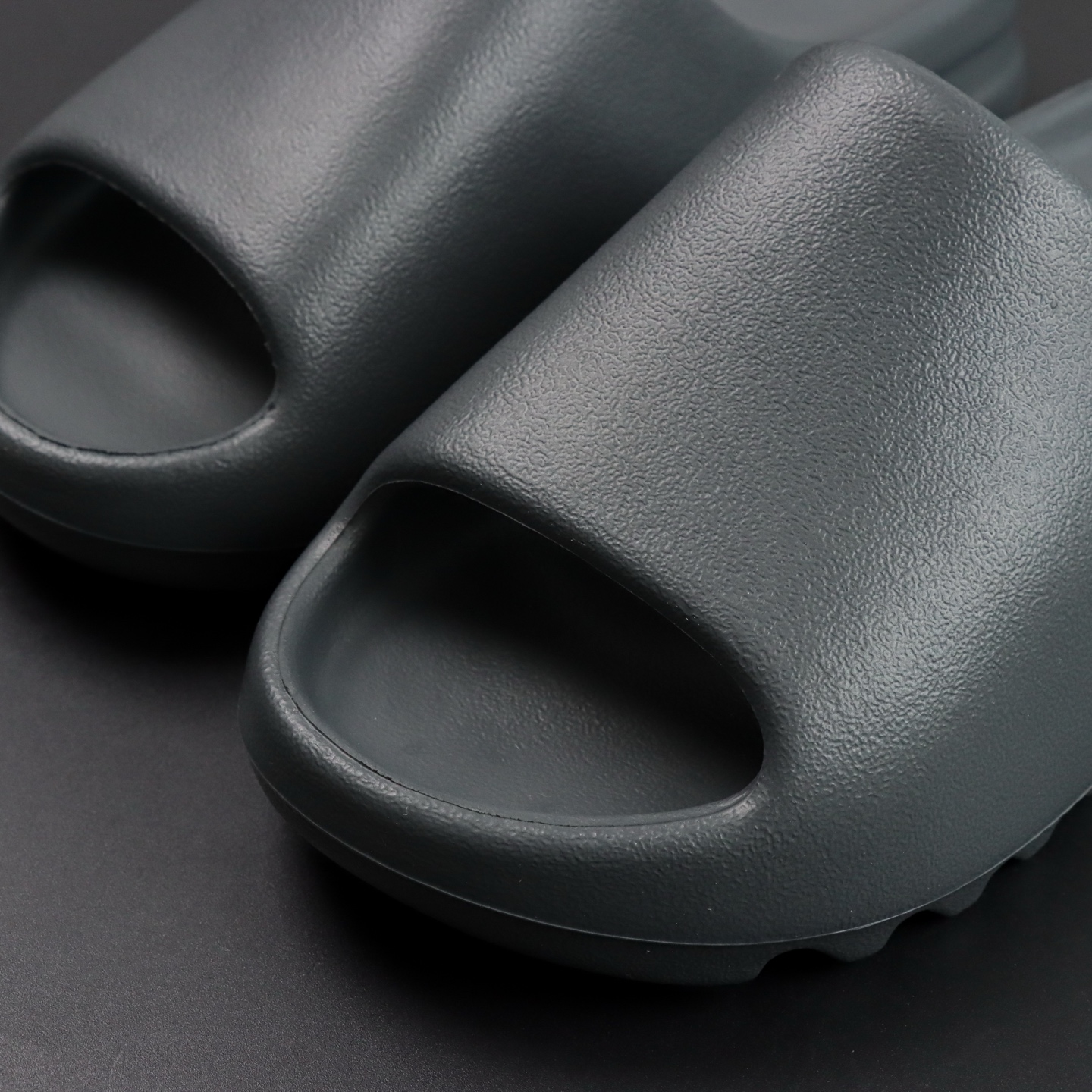 Yeezy Slippers Black L-s