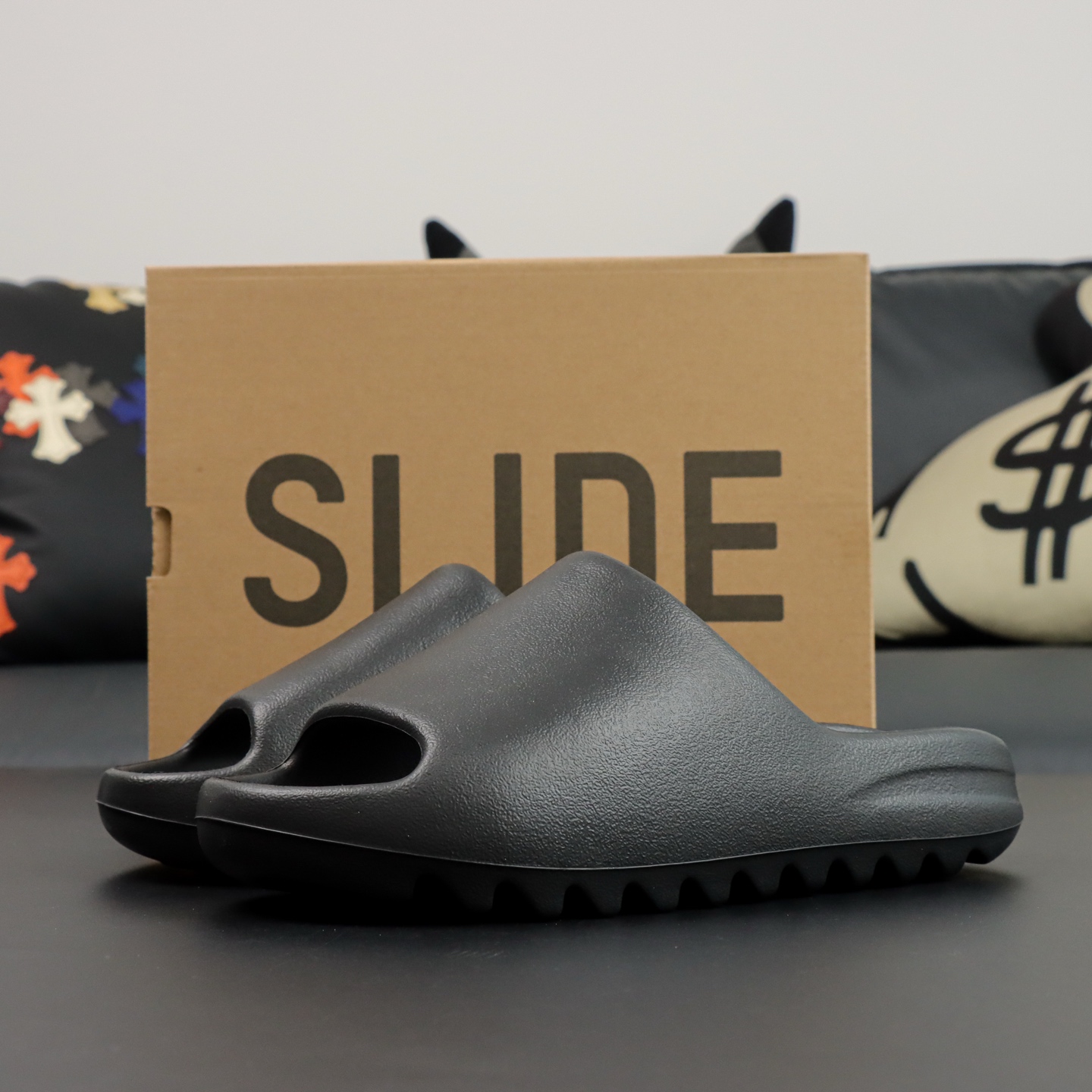 Yeezy Slippers Black L-s