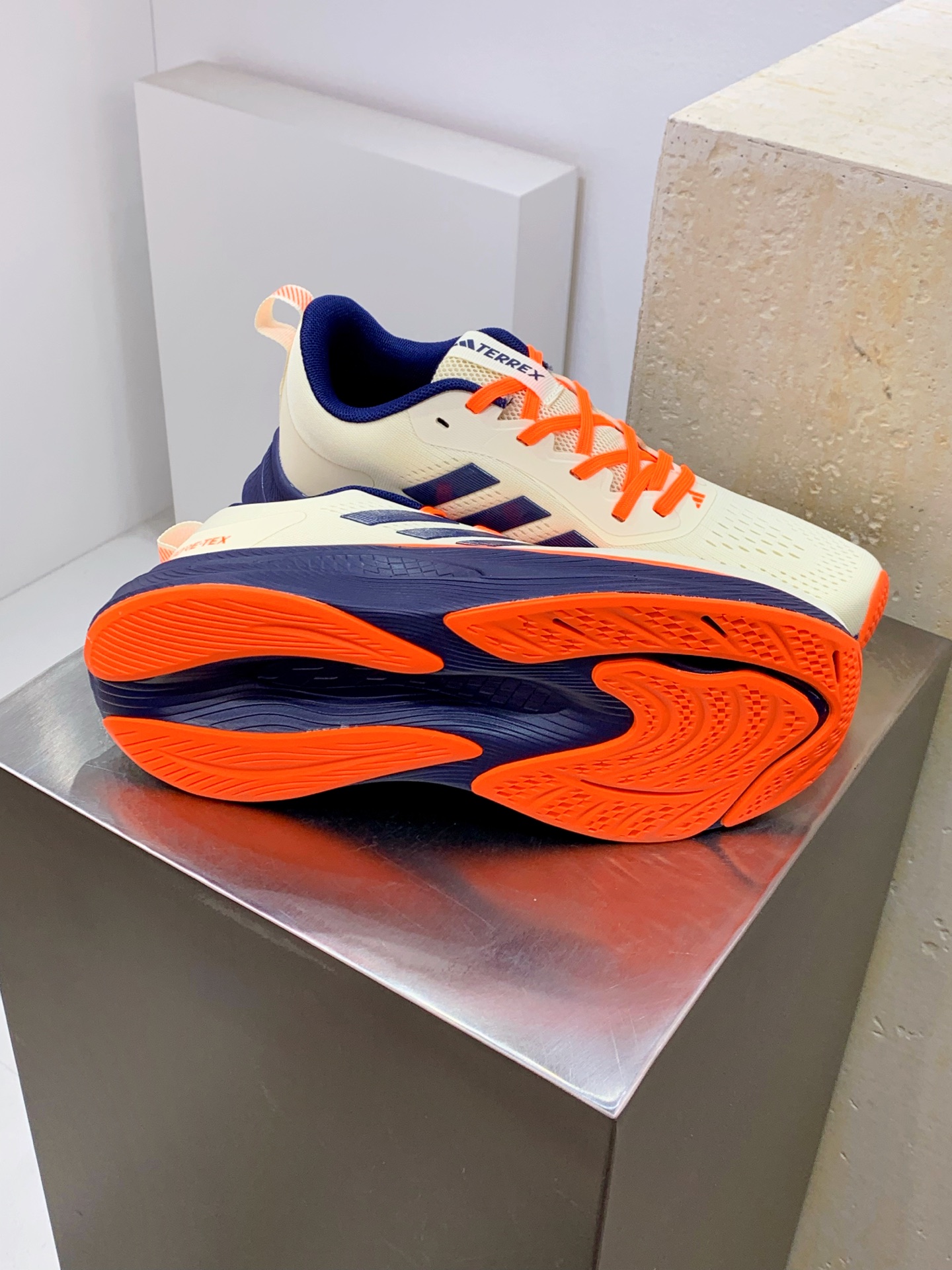 Adidas Sneakers