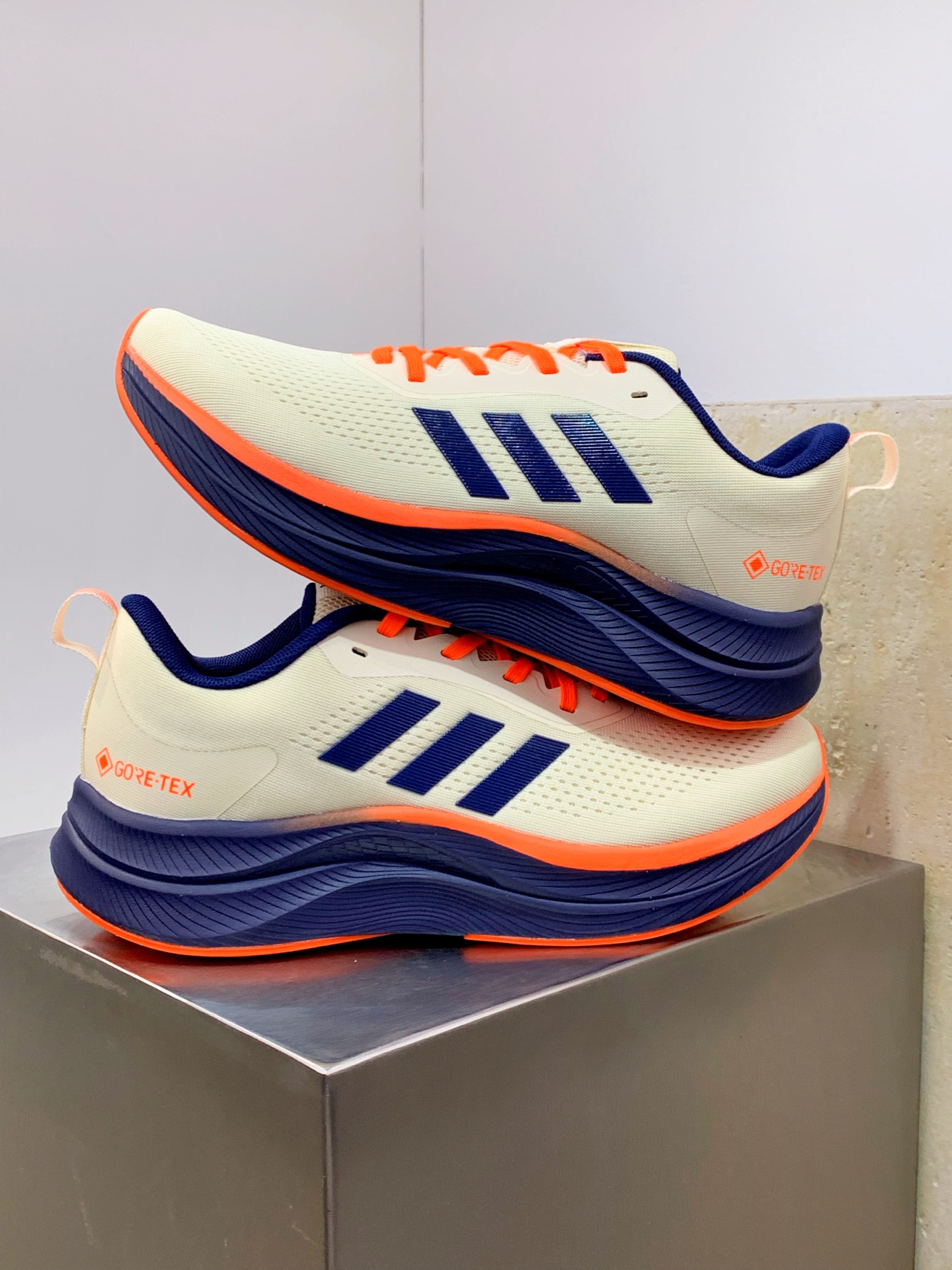 Adidas Sneakers