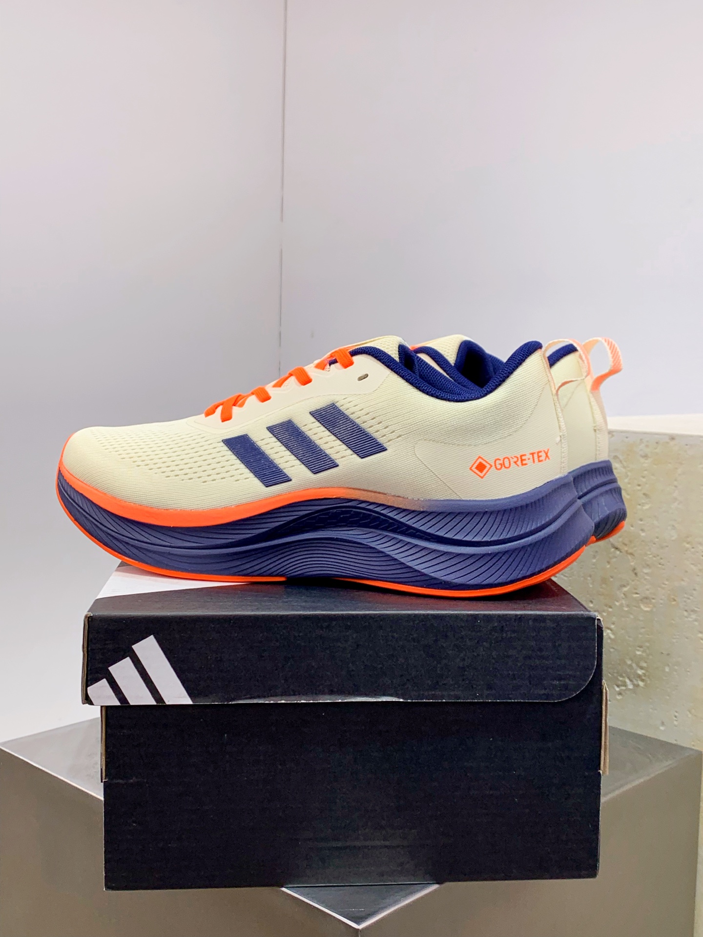 Adidas Sneakers