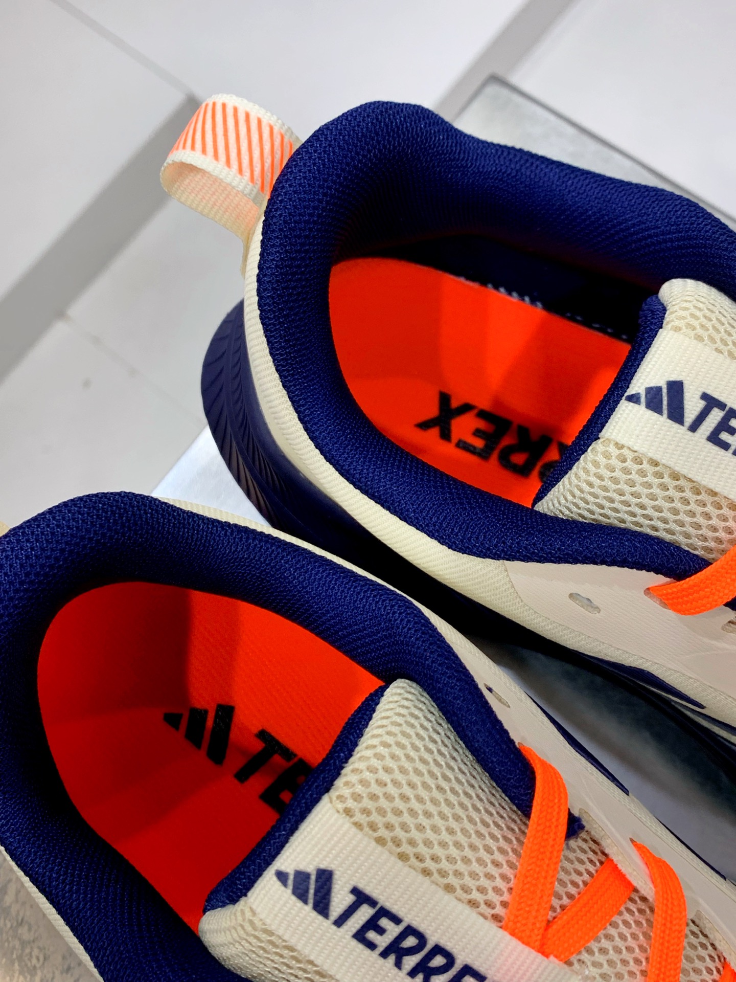 Adidas Sneakers