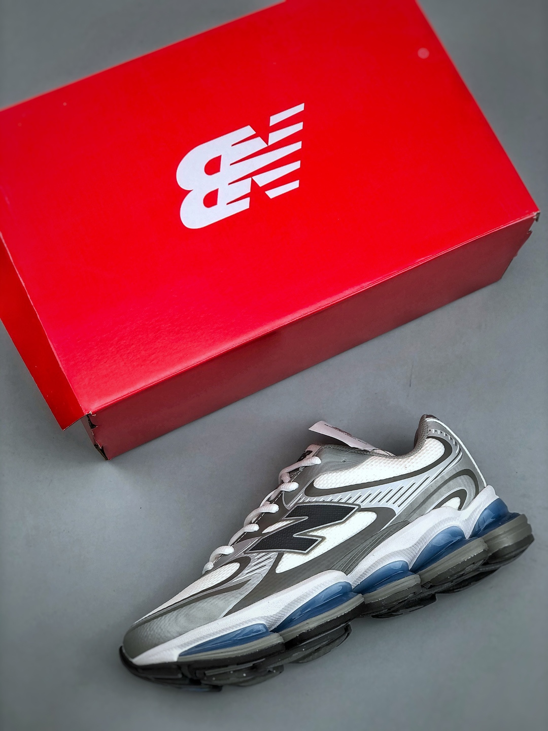 New Balance Sneakers L