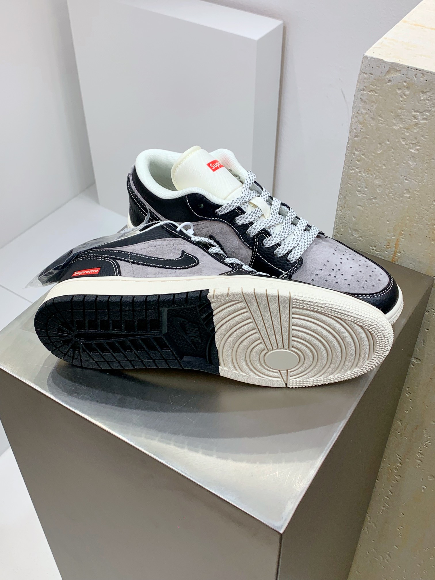 Jordan Nike Supreme Basic Shoes M-s