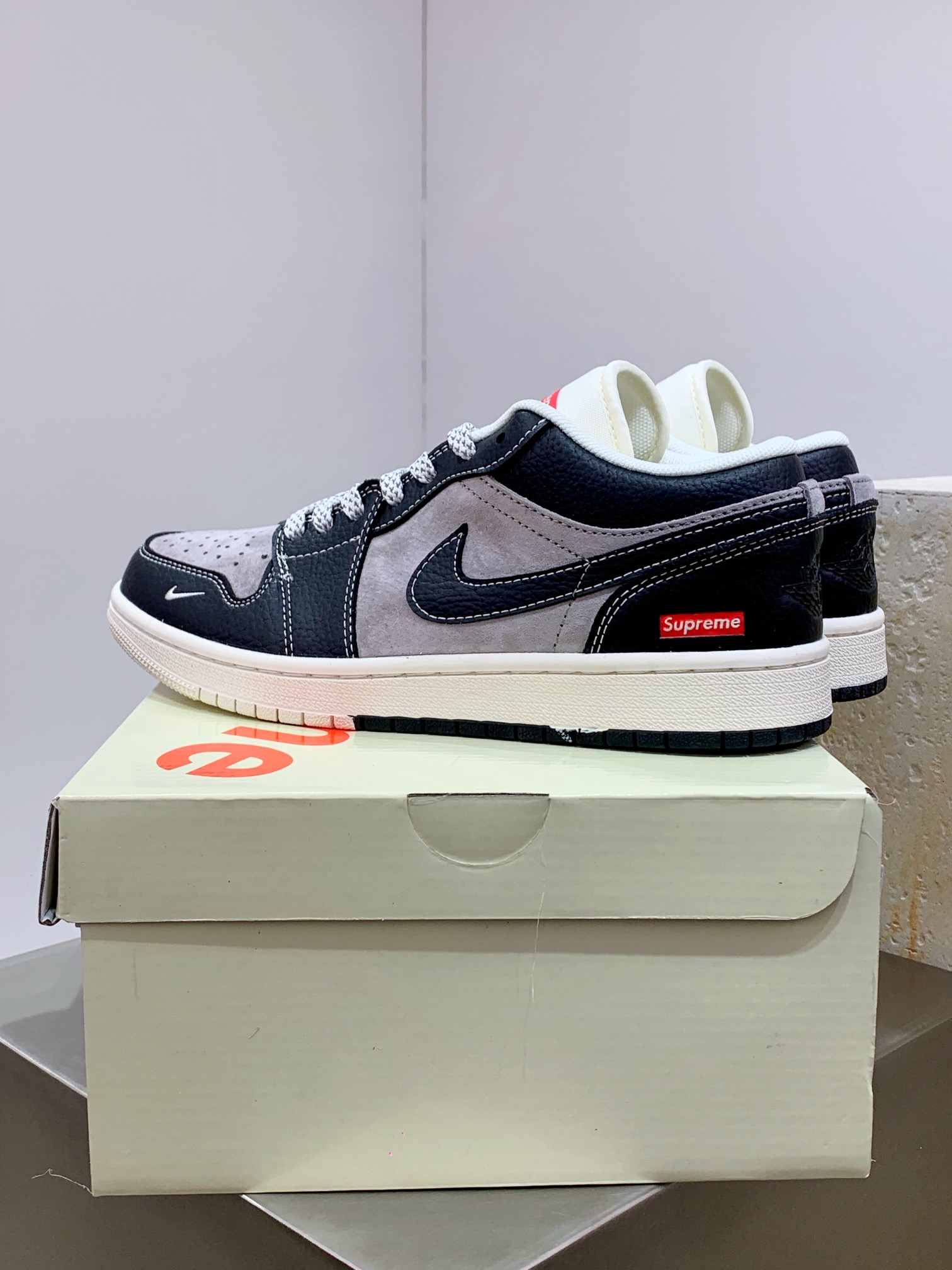 Jordan Nike Supreme Basic Shoes M-s