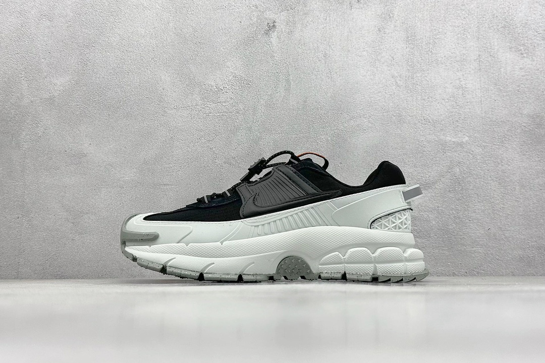 Running Shoes M