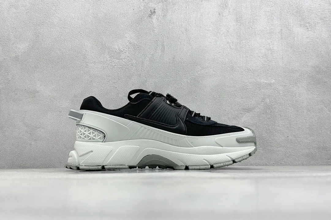 Running Shoes M