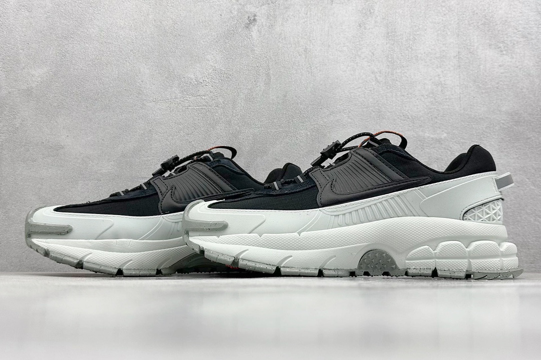 Running Shoes M