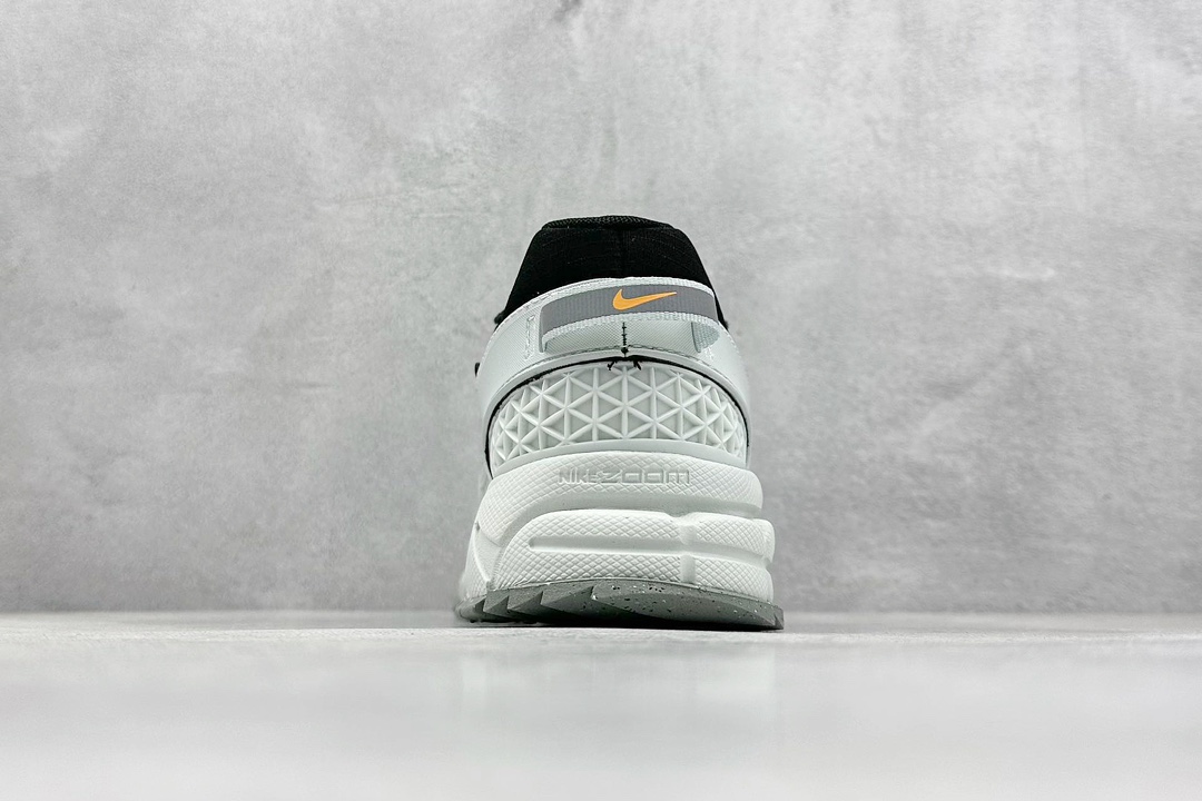 Running Shoes M