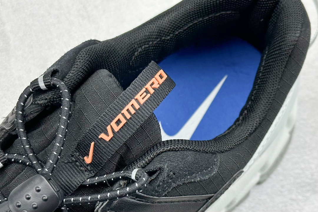 Running Shoes M