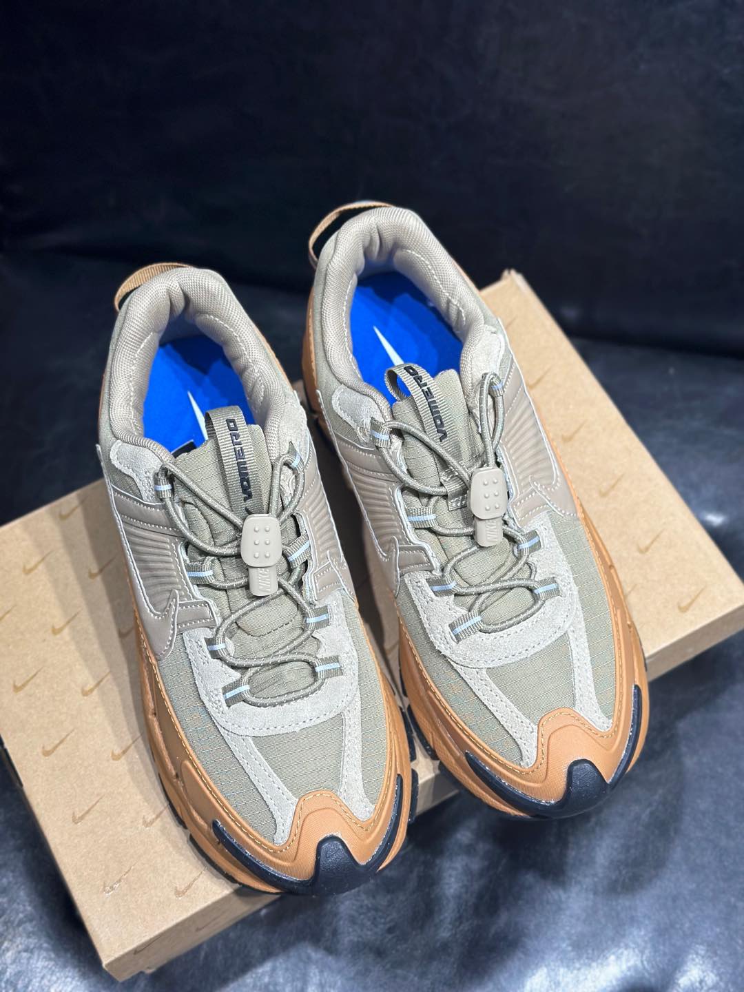 Running Shoes M