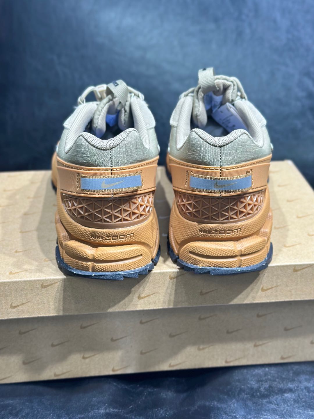 Running Shoes M