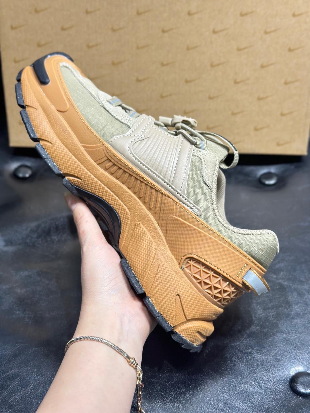 Running Shoes M