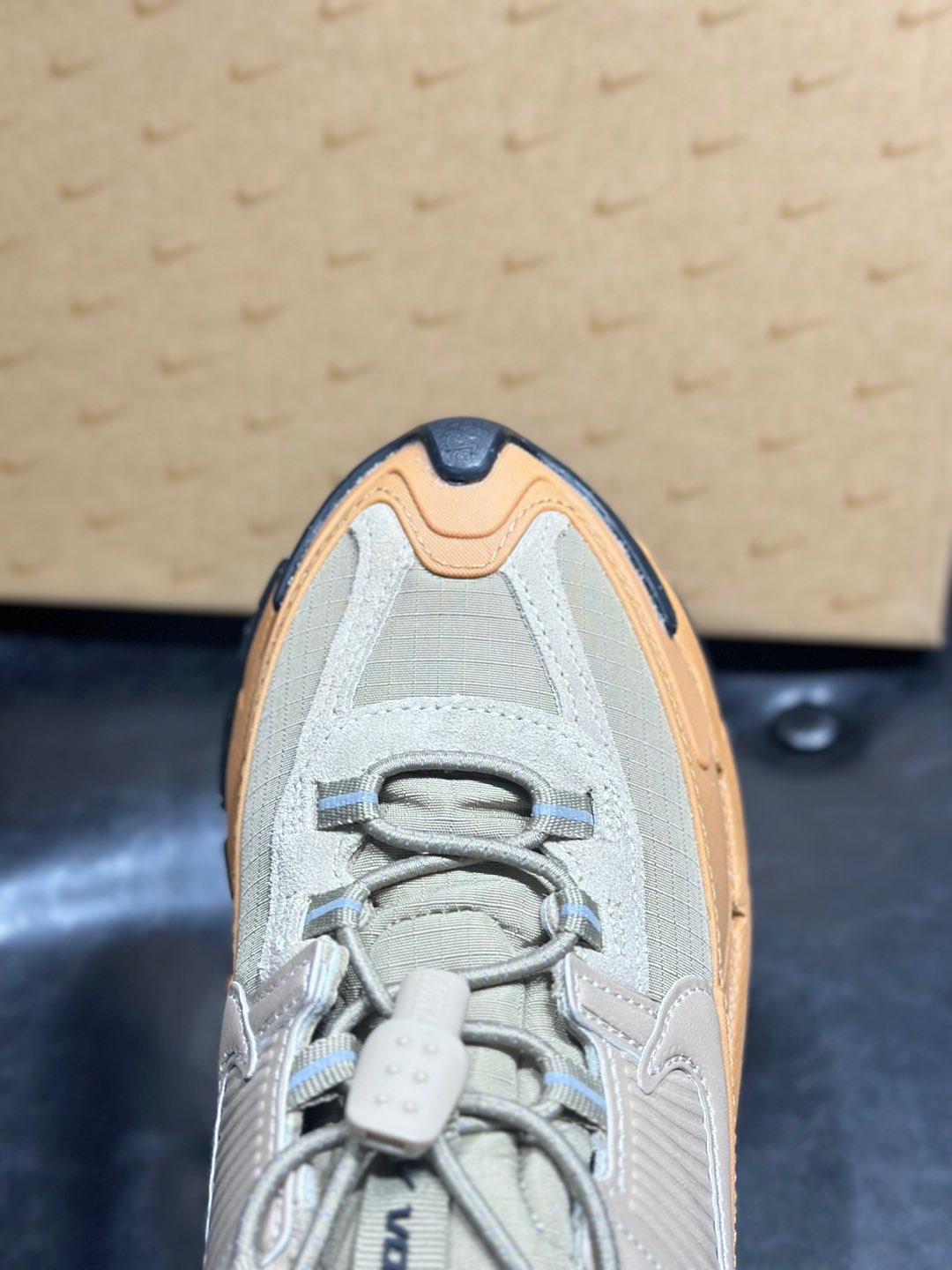 Running Shoes M