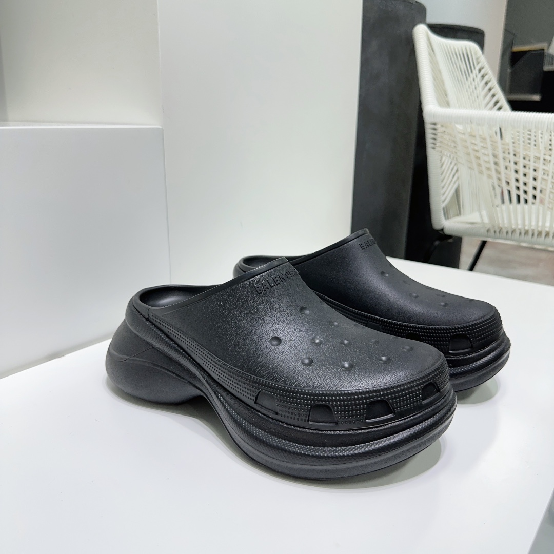 Balenciaga Female Slippers Breathable L