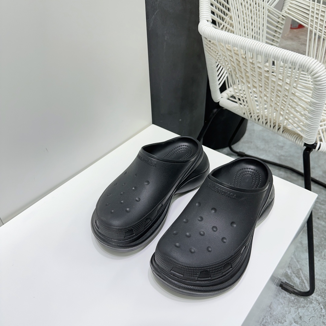 Balenciaga Female Slippers Breathable L
