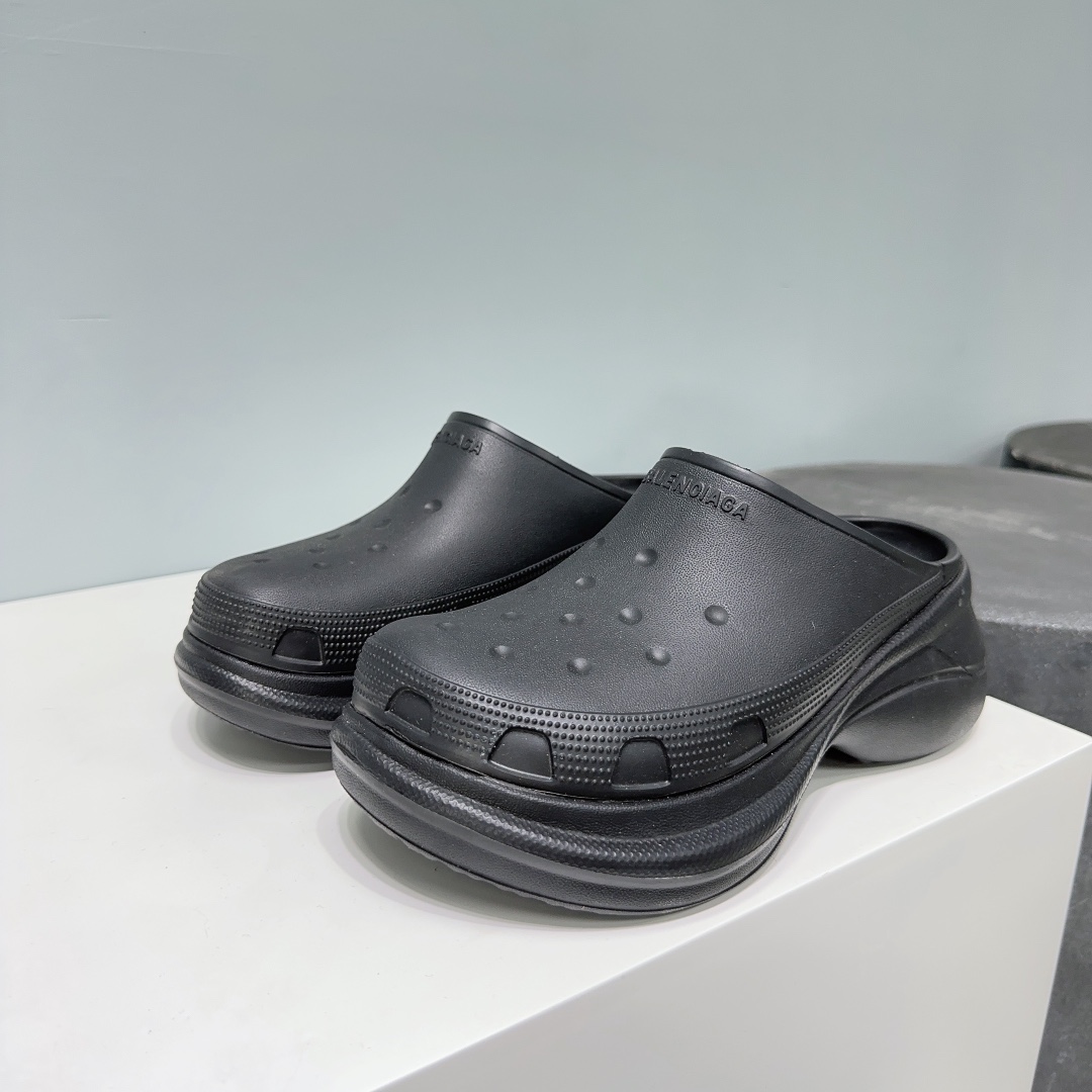 Balenciaga Female Slippers Breathable L