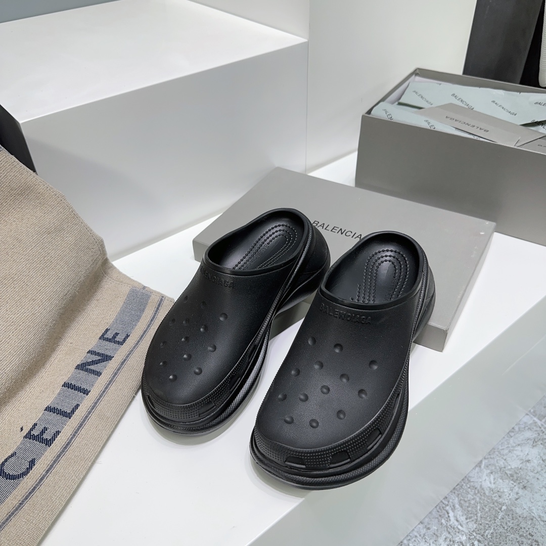 Balenciaga Female Slippers Breathable L