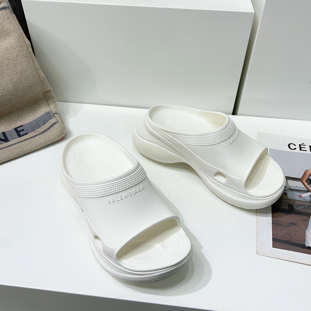 Balenciaga Female Slippers Breathable L