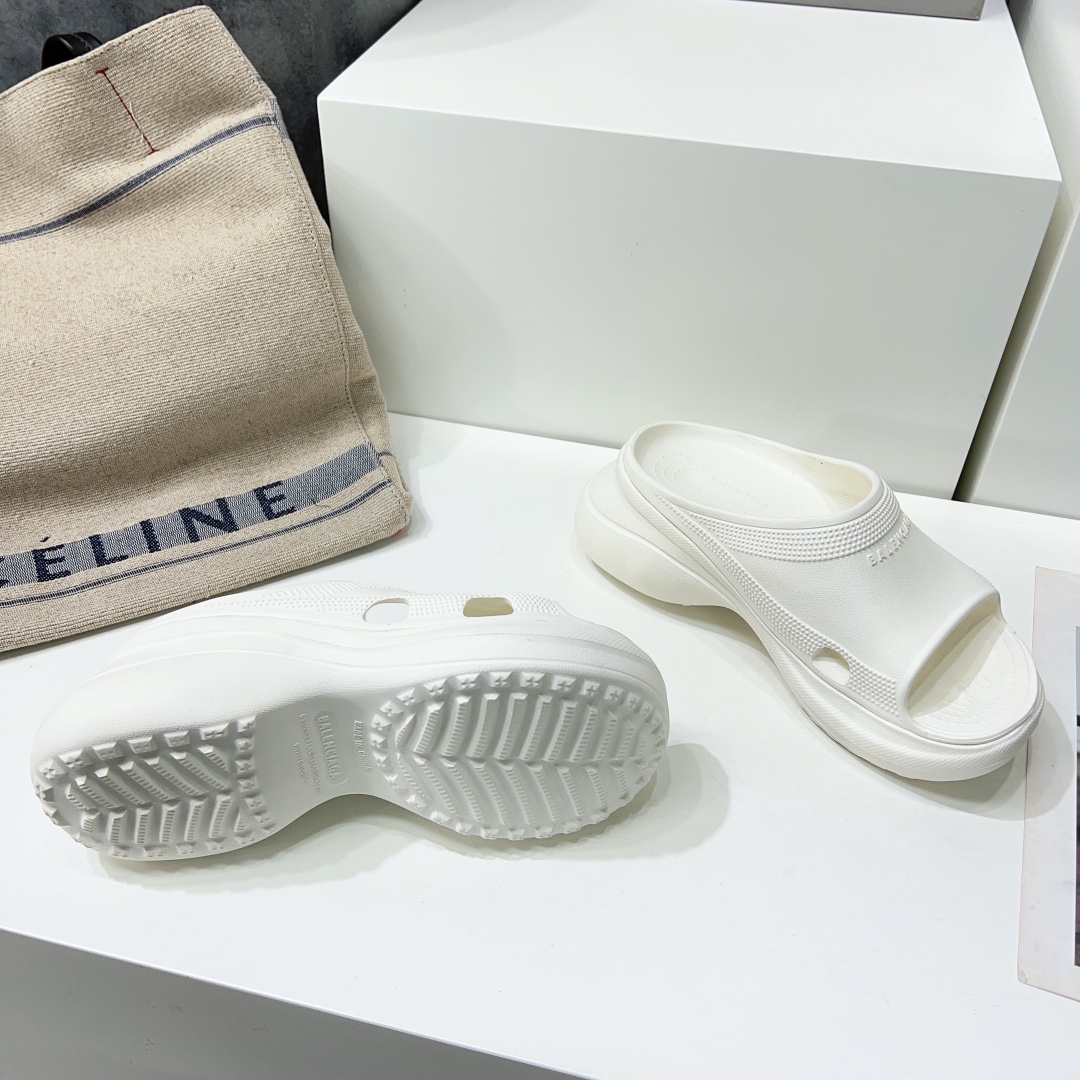 Balenciaga Female Slippers Breathable L