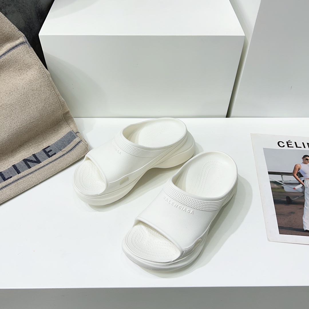 Balenciaga Female Slippers Breathable L