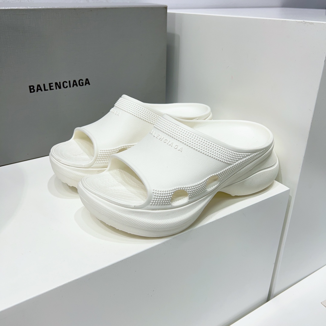 Balenciaga Female Slippers Breathable L
