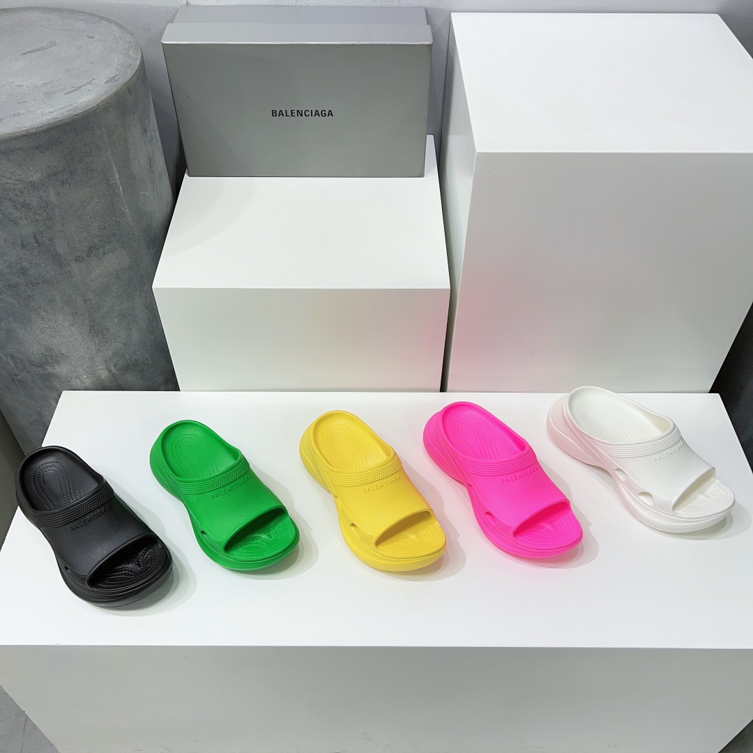Balenciaga Female Slippers Breathable L