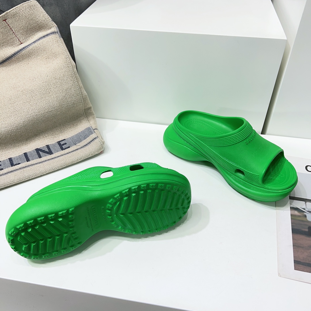 Balenciaga Female Slippers Breathable L