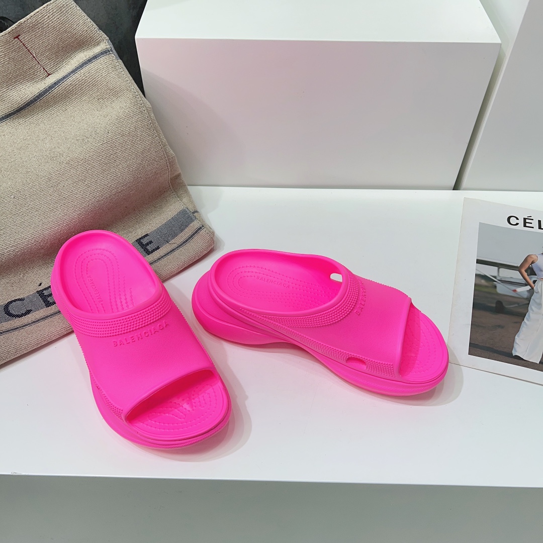 Balenciaga Female Slippers Breathable L