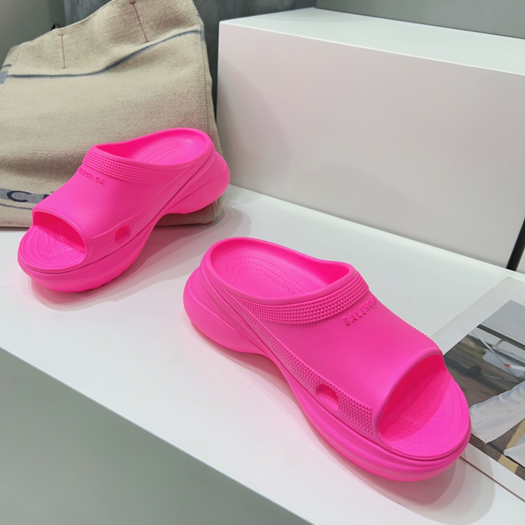 Balenciaga Female Slippers Breathable L
